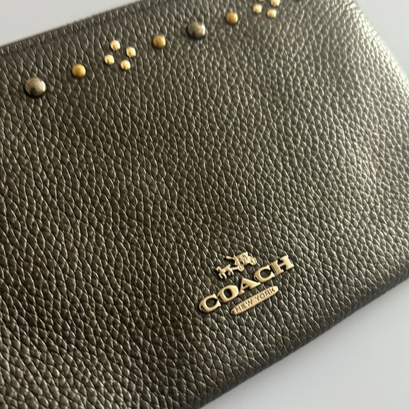 Black Coach Wristlet New with original Box - Picture 4 of 13